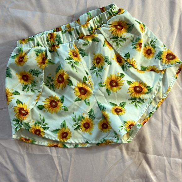 NWOT Girls Size 10Y Sunflower Wrap Hem Shorts - Picture 6 of 12